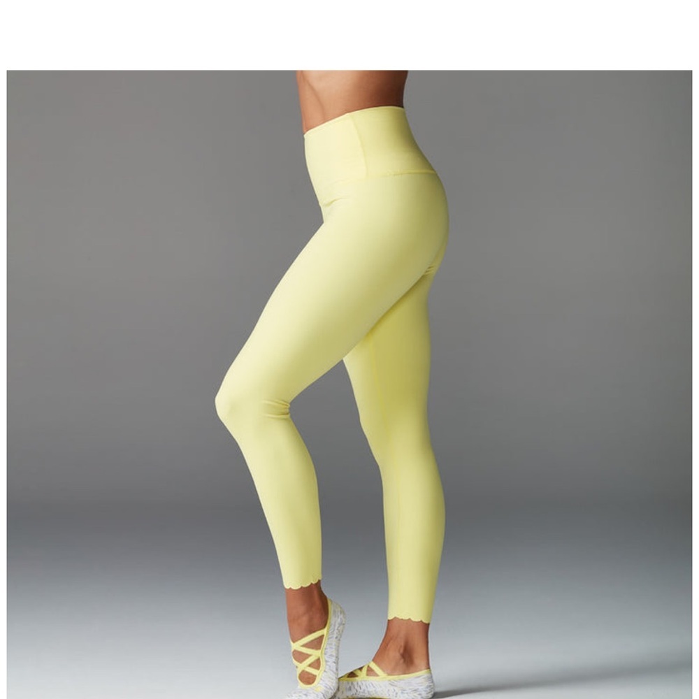 Tavi Apparel Scallop‎ High-Waisted 7/8 Tight